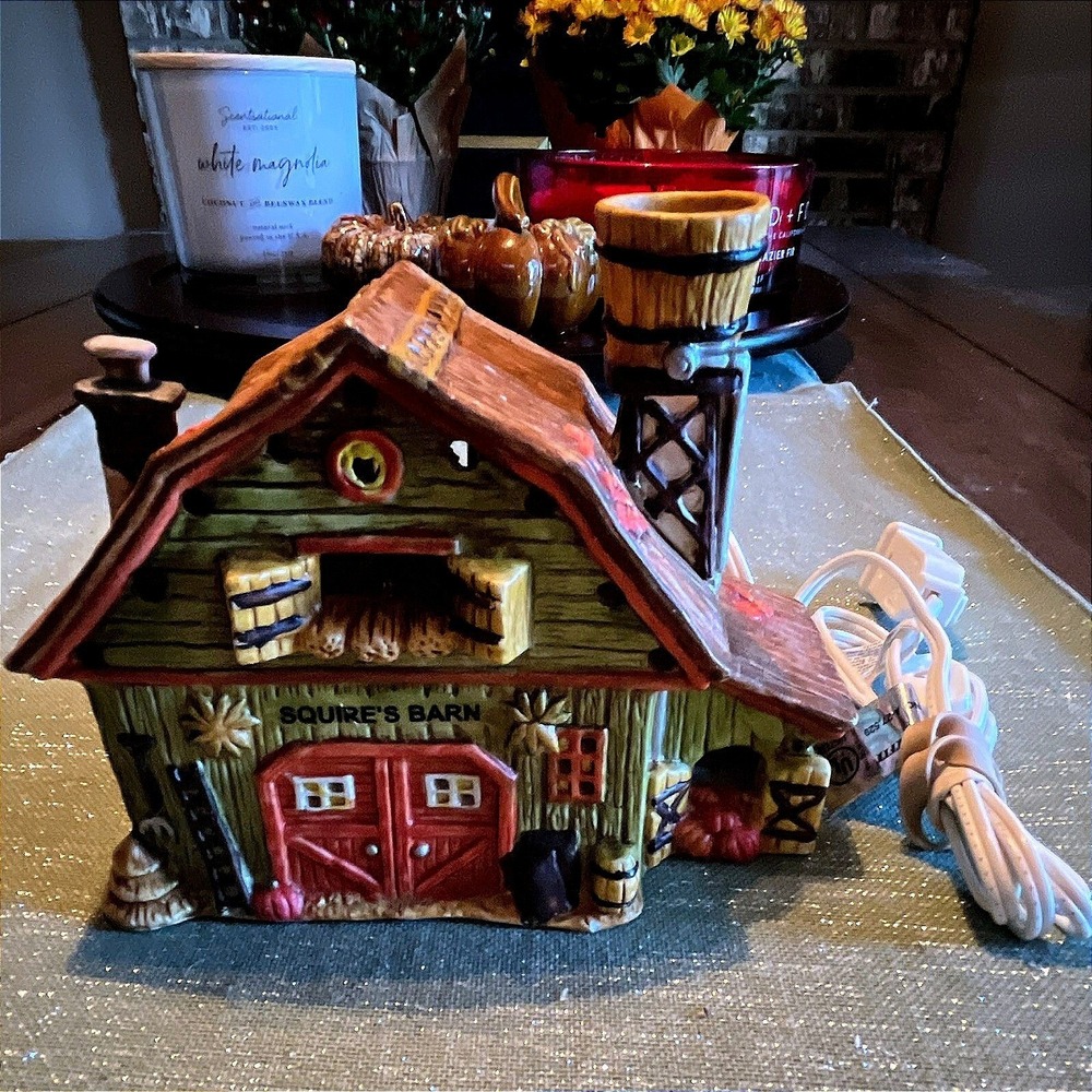 VTG Country Cottage Illuminated Ceramic Autumn Village House "Squire's Barn"